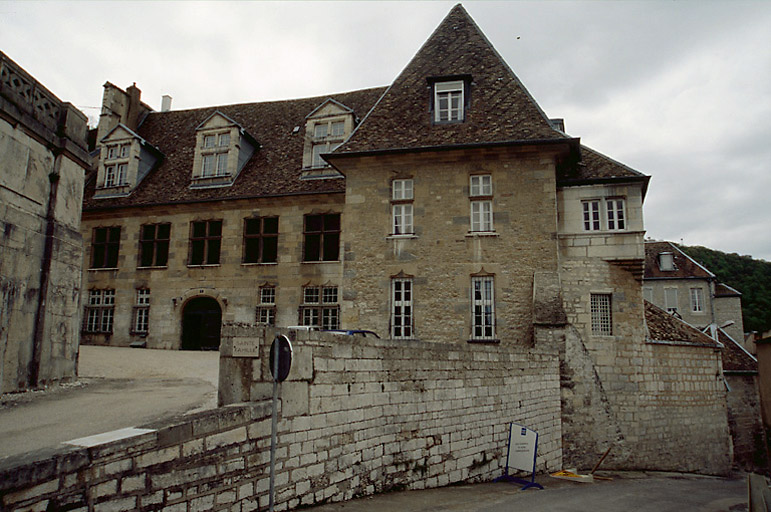 Façade est