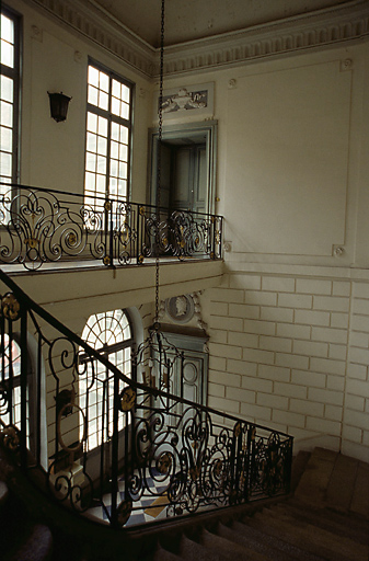 Grand escalier dans l'aile nord