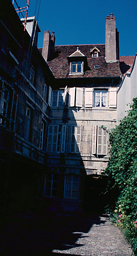 Corps de bâtiment : façade sur rue