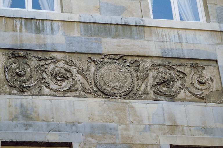 Façade sur cour : relief