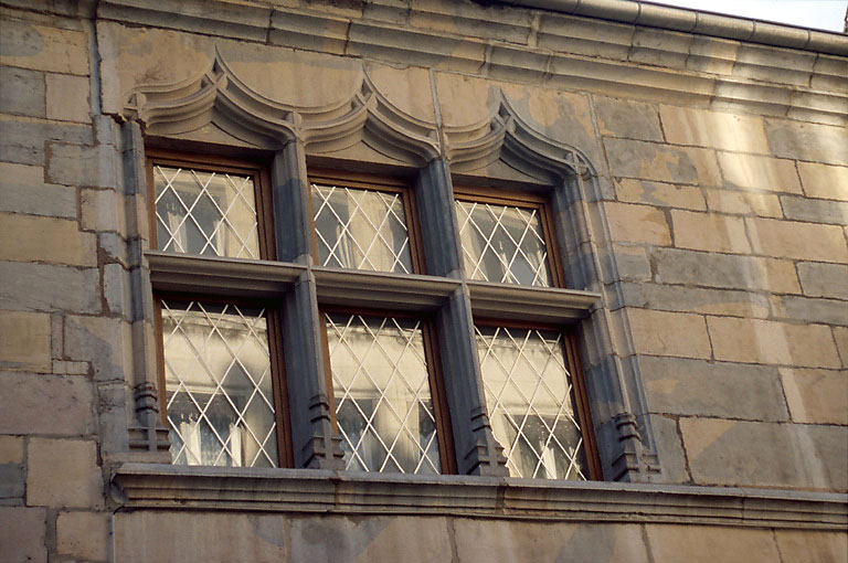 Façade sur la rue de la Madeleine : détail