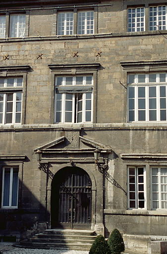 Façade sur cour : travée centrale