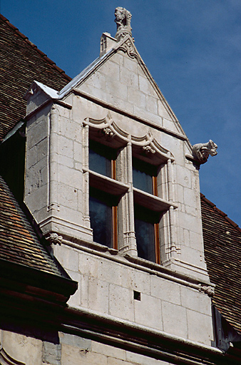 Façade sur rue : lucarne