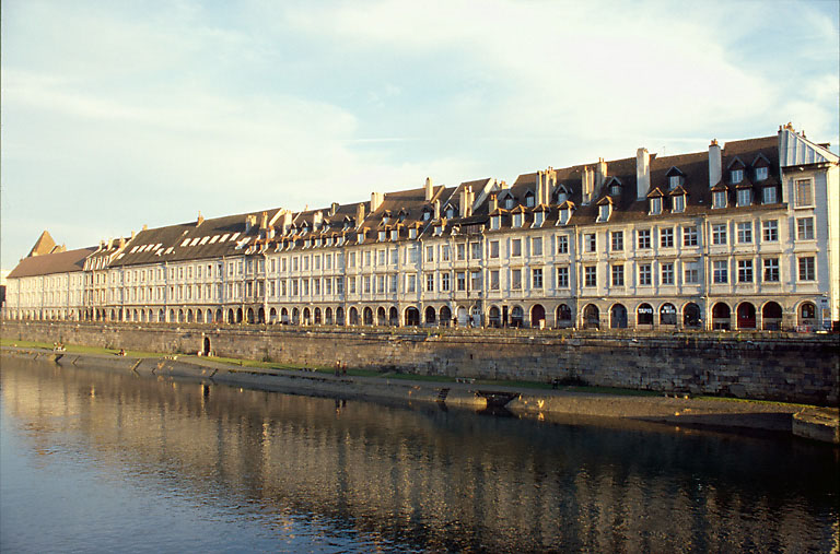 Façades sur le quai