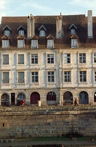 Façades sur le quai