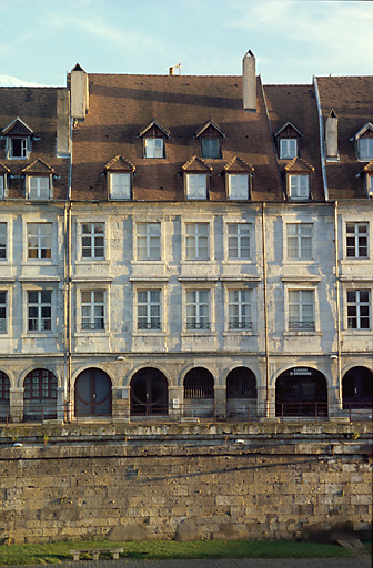 Façades sur le quai