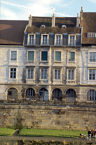 Façades sur le quai