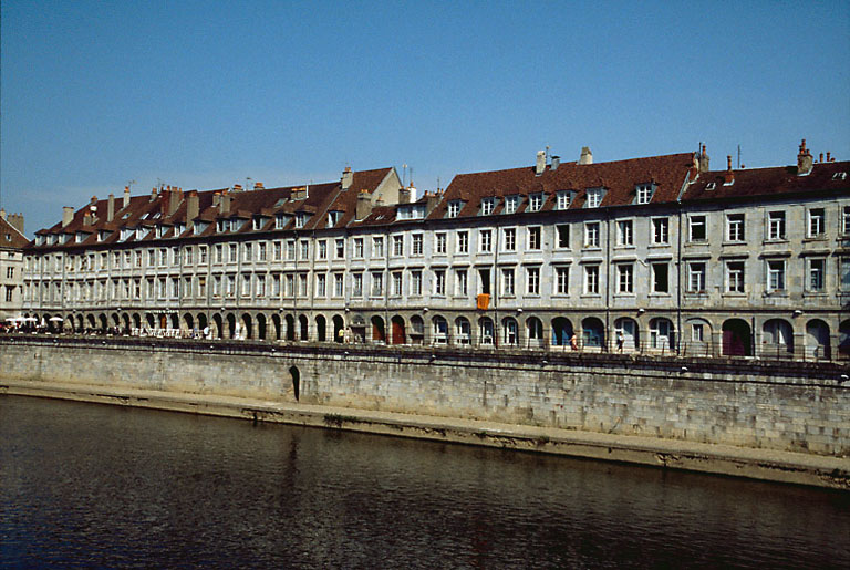 Façades sur le quai