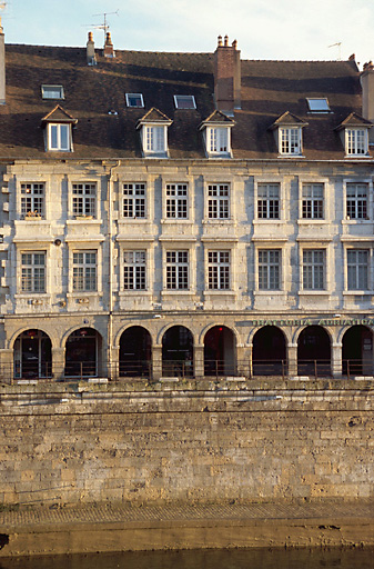 Façades sur le quai