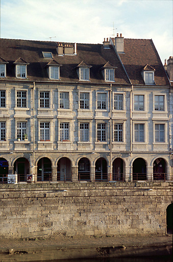 Façades sur le quai