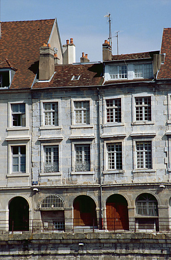 Façades sur le quai