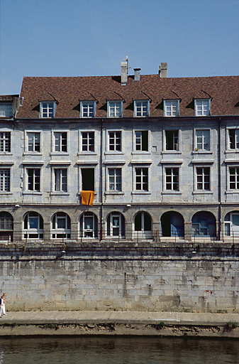 Façades sur le quai