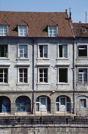 Façades sur le quai