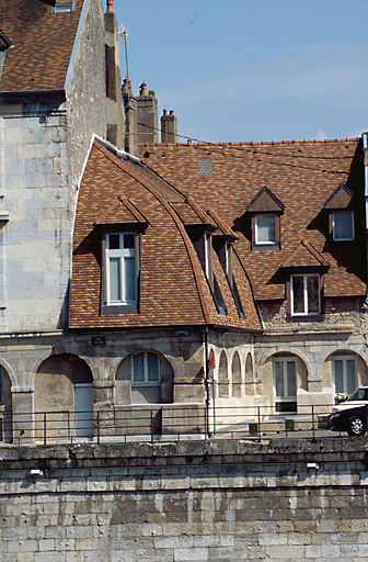 Façades sur le quai