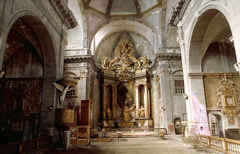 Nef et choeur vus de l'entrée