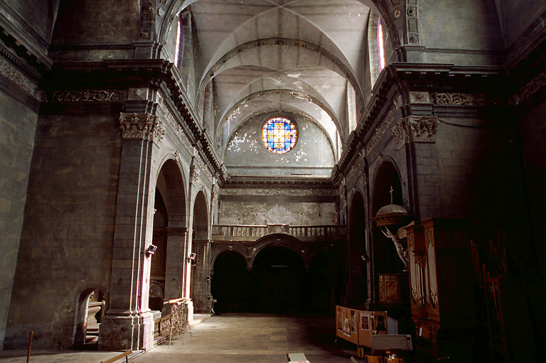 Nef et transept vus du choeur