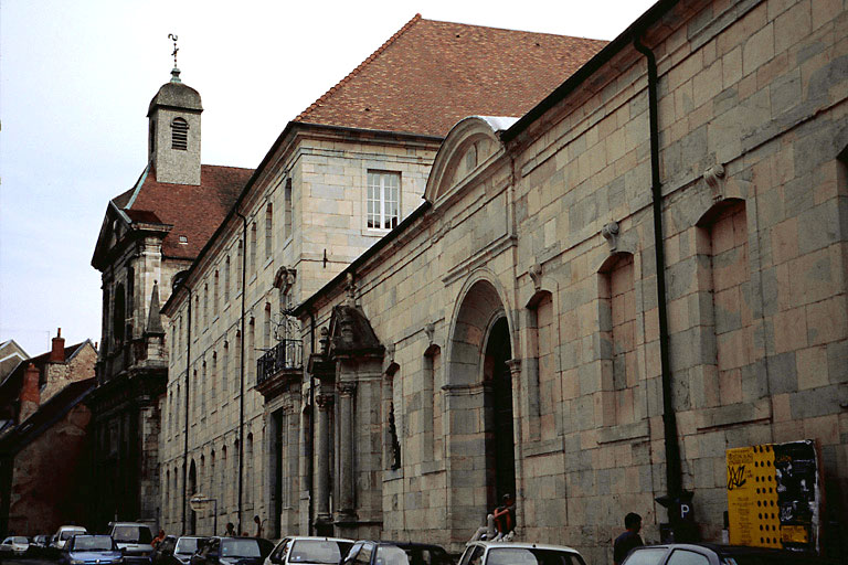 Façades sur la rue du Lycée