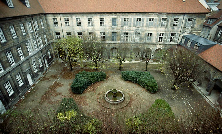 Ancien collège des Jésuites, collège Victor-Hugo-Centre