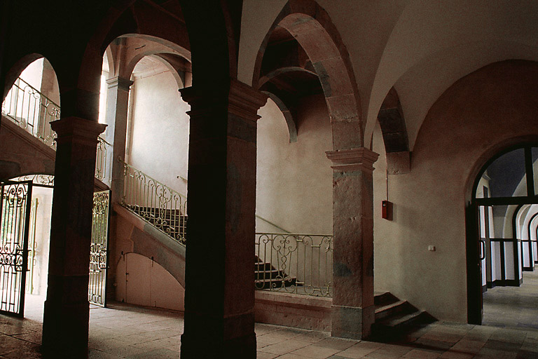 Grand escalier : vestibule et départ