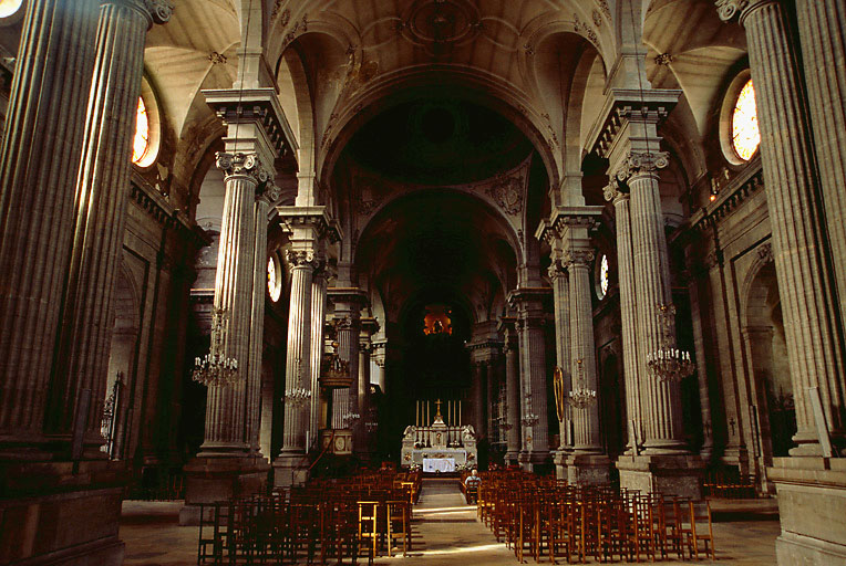 Nef et choeur vus de l'entrée