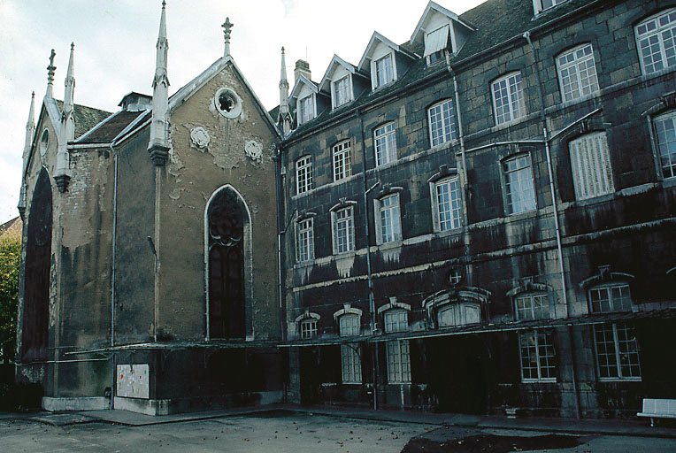 Eglise dite chapelle : choeur et croisillon nord et bâtiment est du corps de logis