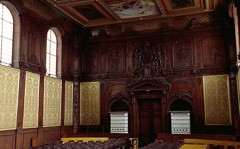 Salle des audiences solennelles vue depuis l'estrade