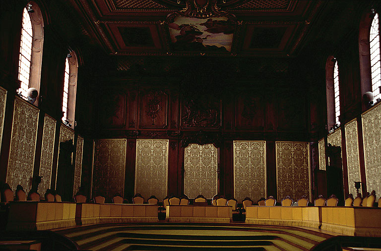 Salle des audiences solennelles vue depuis l'entrée