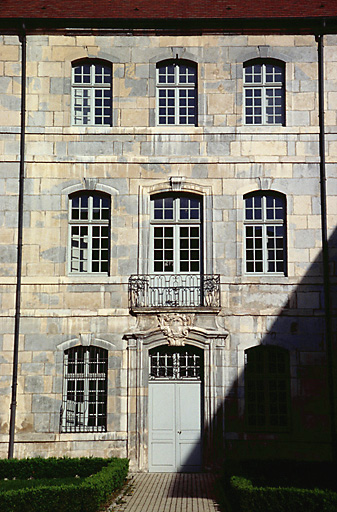 Façade sur cour : partie centrale