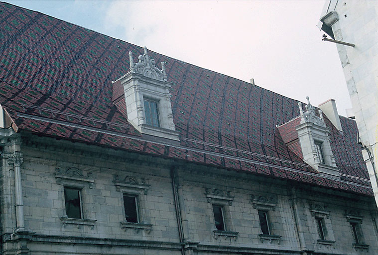 Façade sur rue et toiture