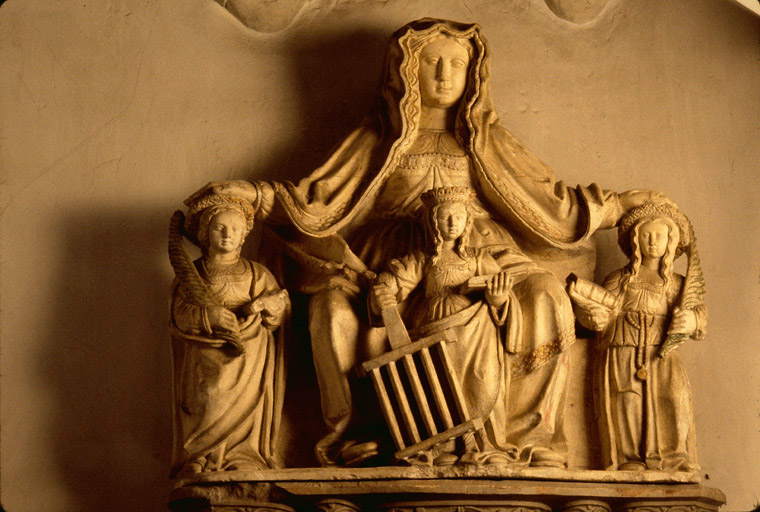 Sainte-Sophie et ses filles : groupe sculpté 16ème siècle