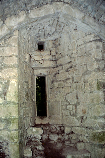 Salle voûtée près de l'entrée