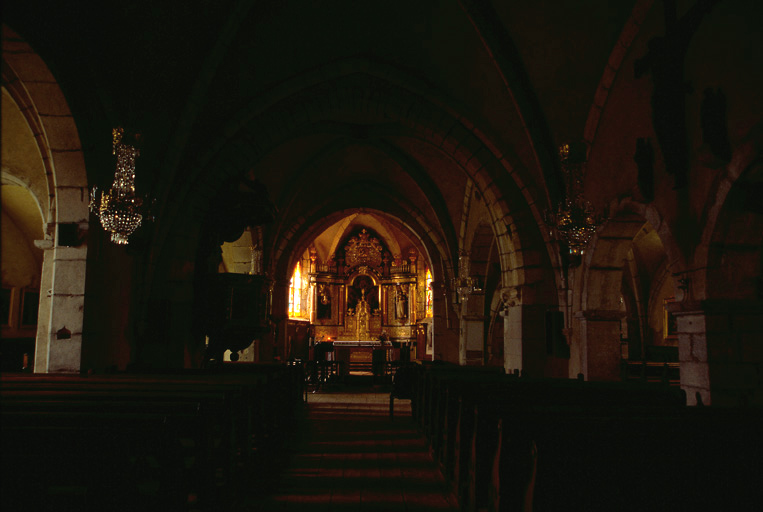 Nef et choeur vus depuis l'entrée