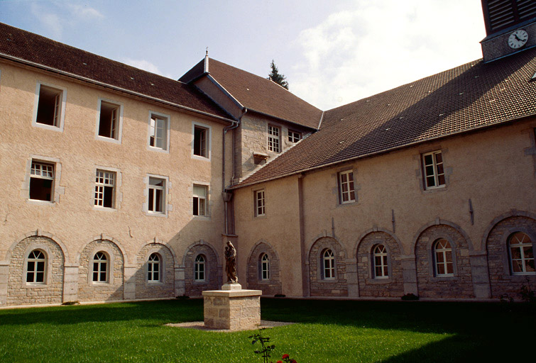 Bâtiment conventuel : cloître