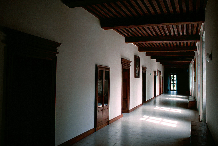 Bâtiment conventuel : galerie à l'étage sur la cour du cloître