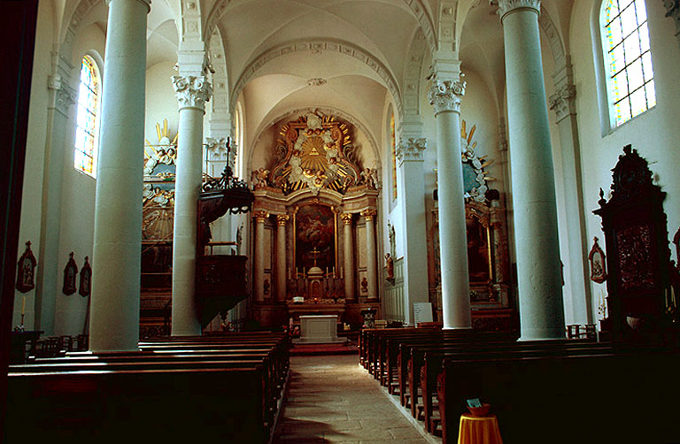 Nef et choeur vus depuis l'entrée