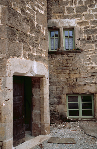 Tour d'escalier : porte