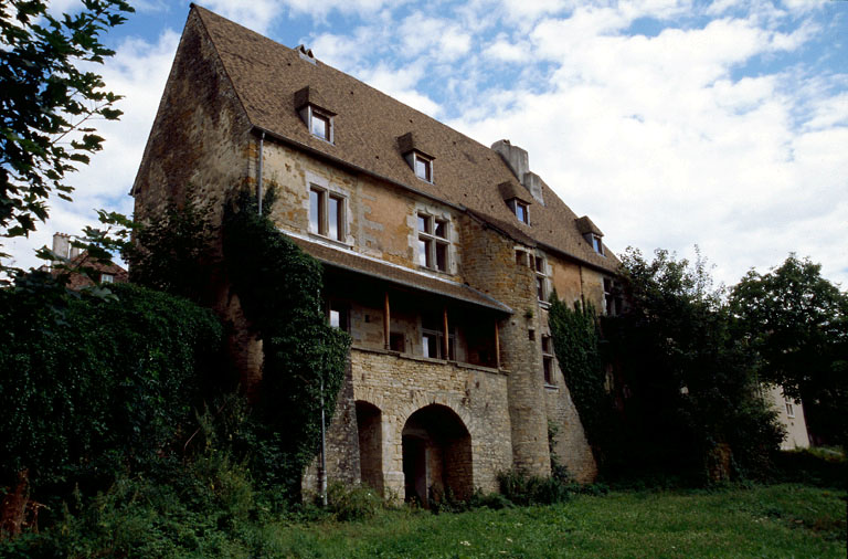 Pignon nord et façade ouest sur le jardin