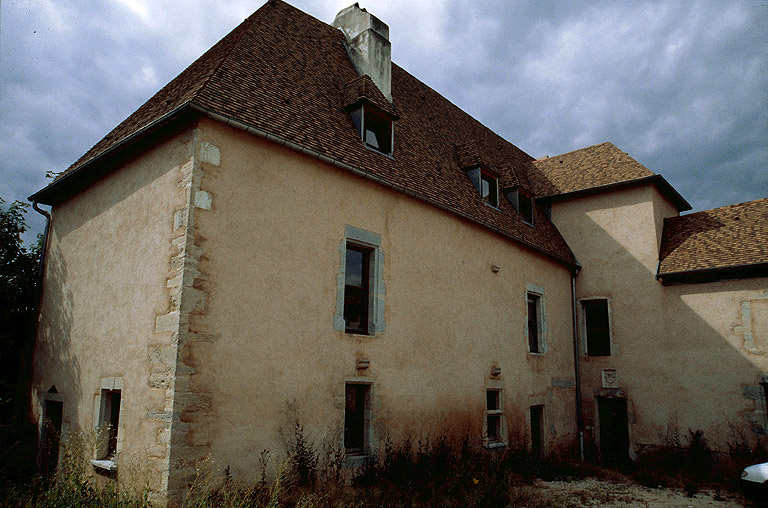 Façades est et sud sur la cour