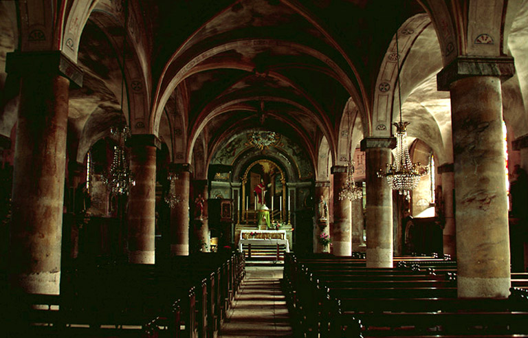 Nef et choeur vus depuis l'entrée