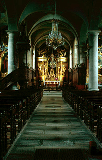 Nef et choeur vus depuis l'entrée