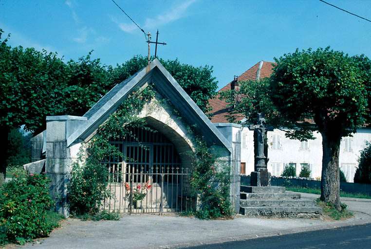 Croix et chapelle Notre-Dames de Pitié