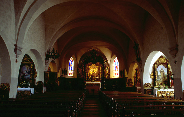 Nef et choeur vus depuis l'entrée