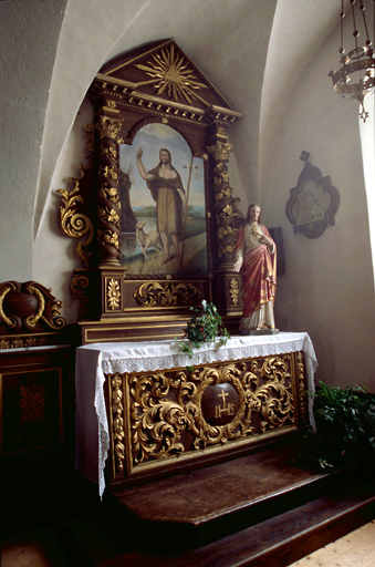 Deuxième chapelle latérale droite avec autel et retable