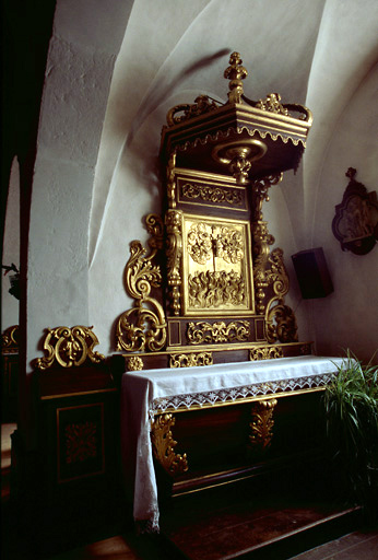 Première chapelle latérale droite avec autel et retable