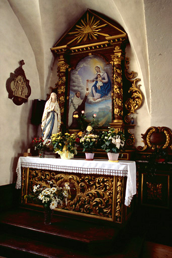 Deuxième chapelle latérale gauche avec autel et retable