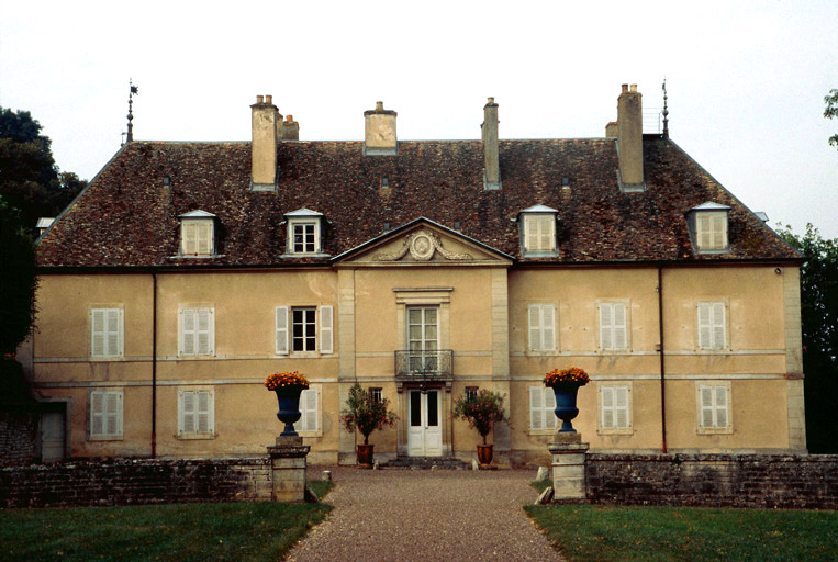 Corps de logis et façade sur cour