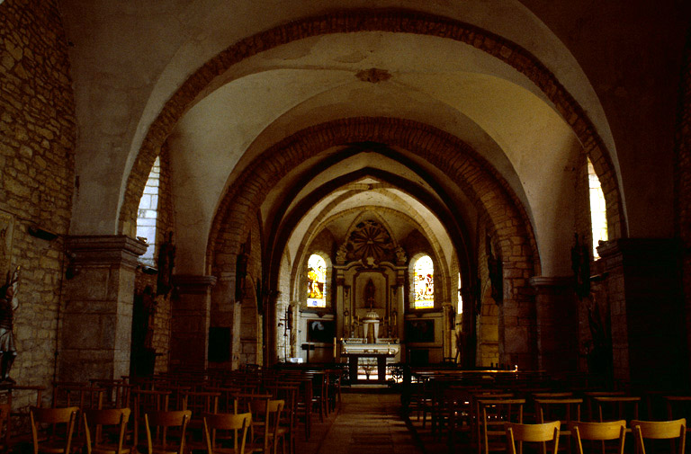 Nef et choeur vus depuis l'entrée