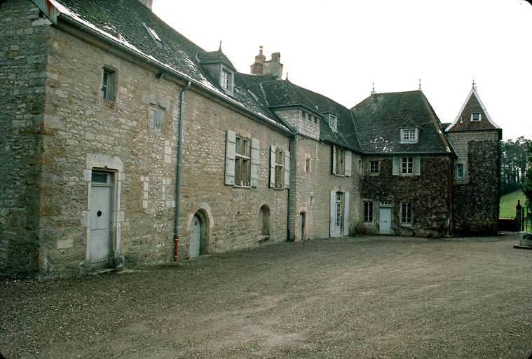 Corps de logis : façade sur cour