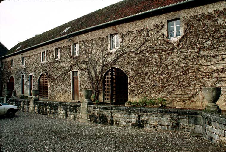 Bâtiment des communs : façade sur cour