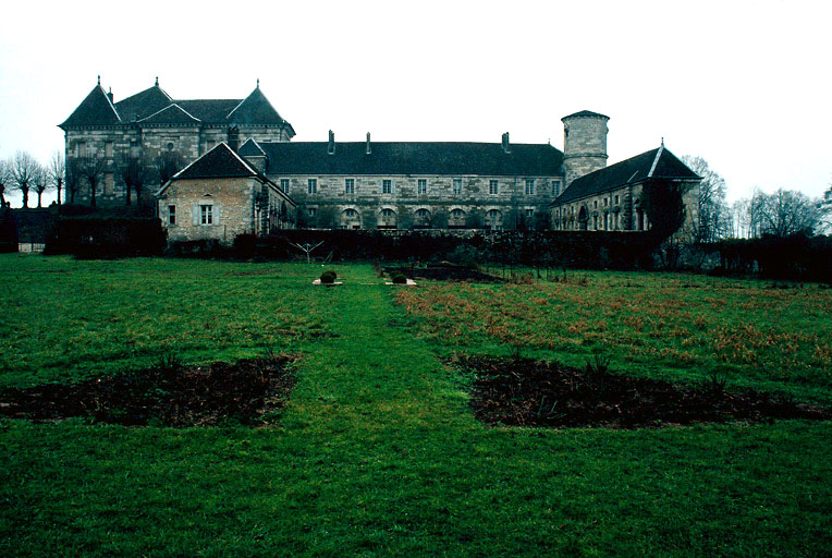 Vue depuis le potager au nord